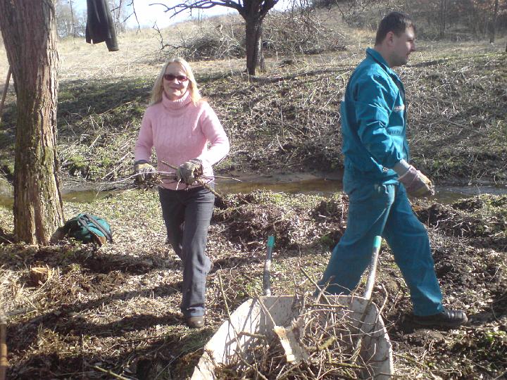 ve svém slušivém pracovním oblečku